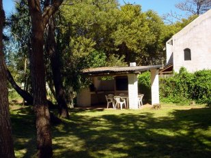 Casa Los Ombues Negra